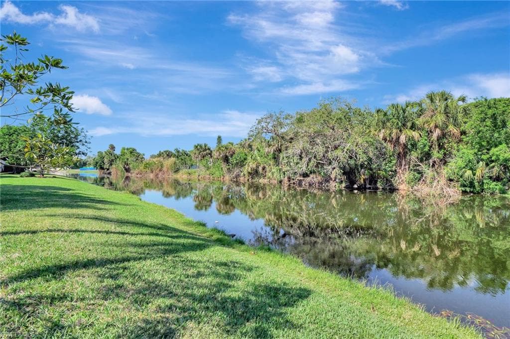 657 Palm View Dr A3, Naples, FL 34110-1