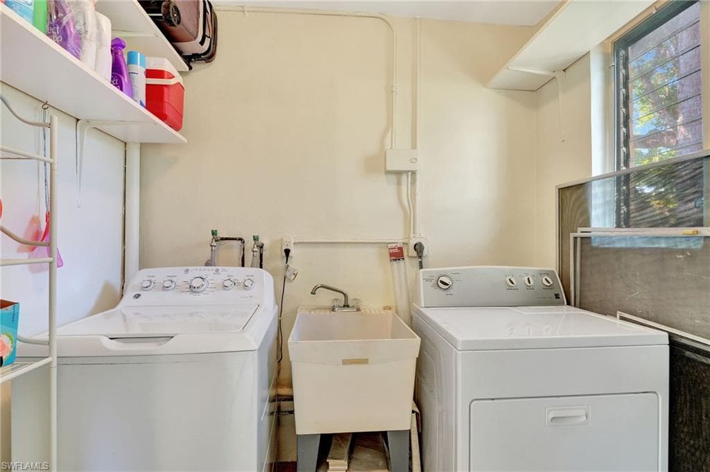 657 Palm View Dr A3, Naples, FL 34110-19