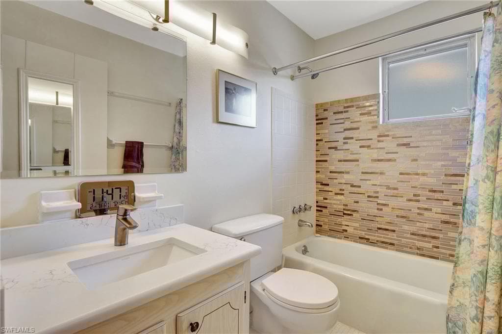 657 Palm View Dr A3, Naples, FL 34110-27