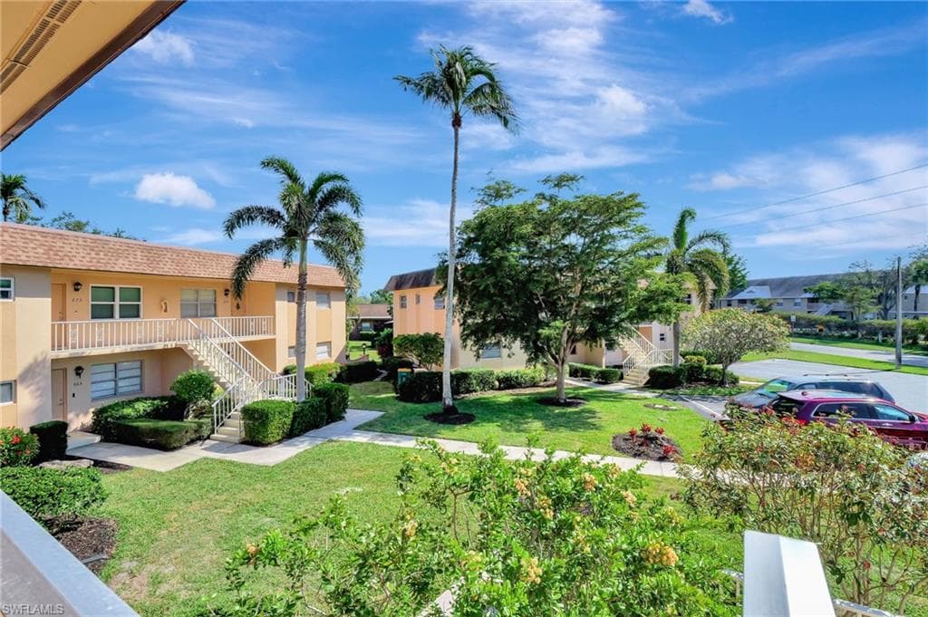 657 Palm View Dr A3, Naples, FL 34110-5