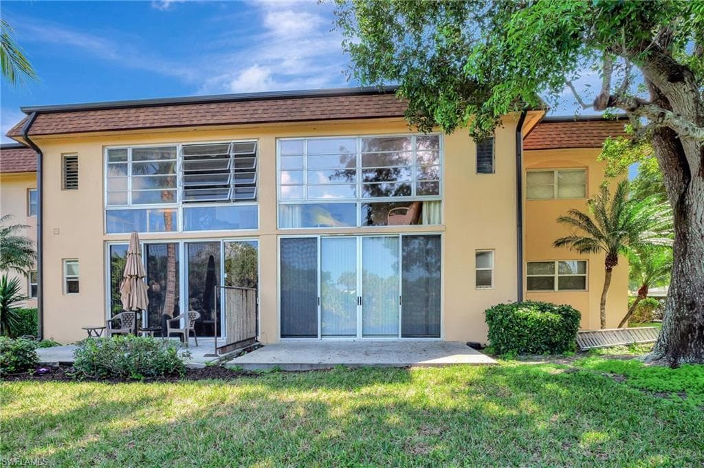 657 Palm View Dr A3, Naples, FL 34110-6