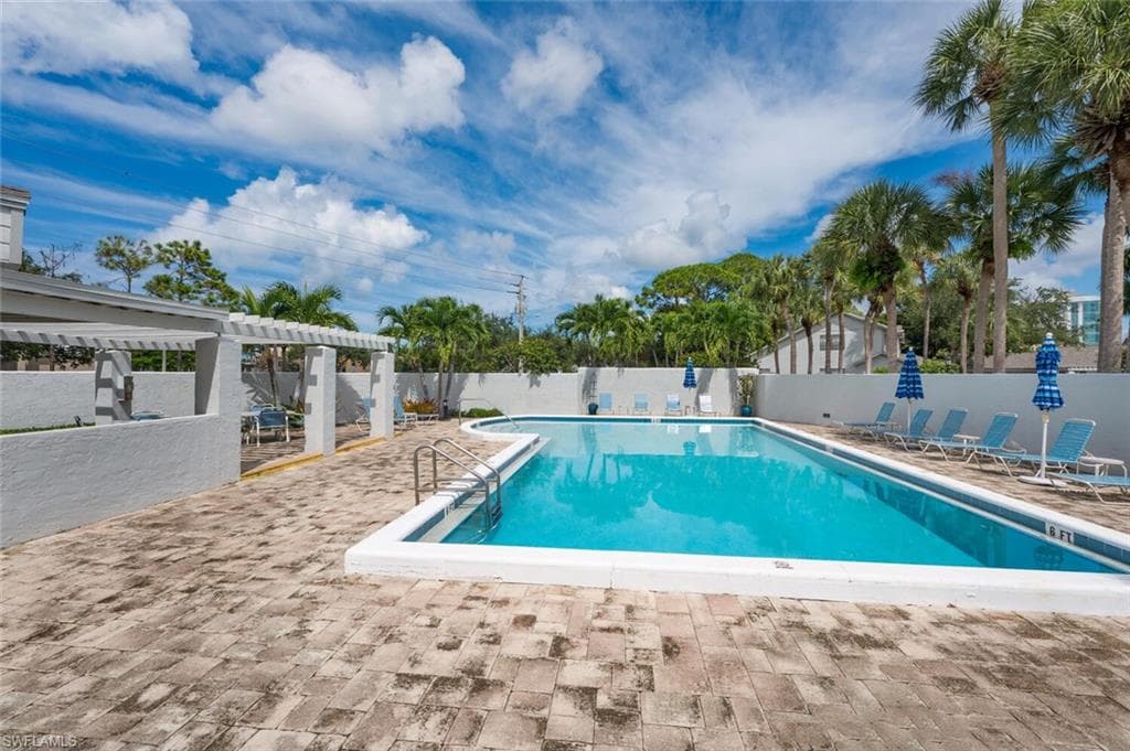 780 Meadowland Dr H, Naples, FL 34108-22