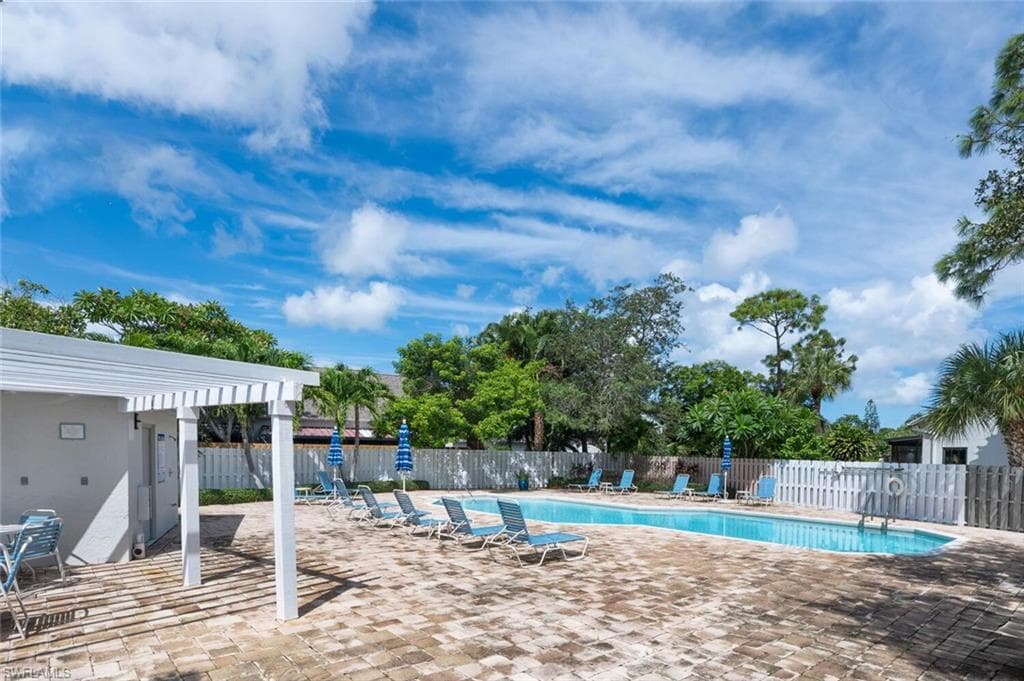 780 Meadowland Dr H, Naples, FL 34108-25