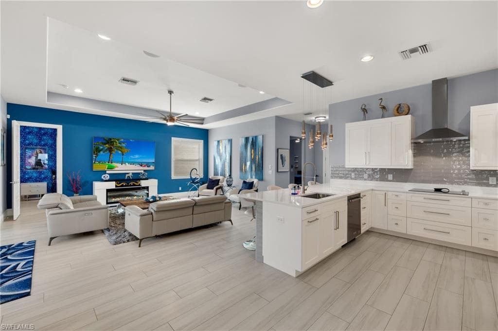 17 Willoughby Dr, Naples, FL 34110-4