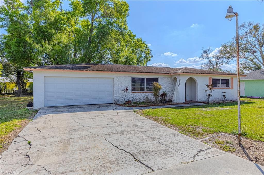 2330 Caladium Rd, Fort Myers, FL 33905-3