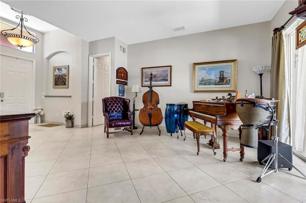 1911 47th Ave NE, Naples, FL 34120-9