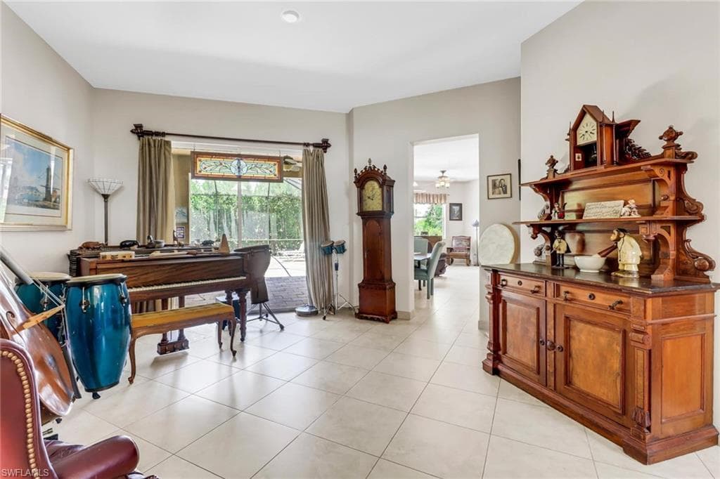 1911 47th Ave NE, Naples, FL 34120-10