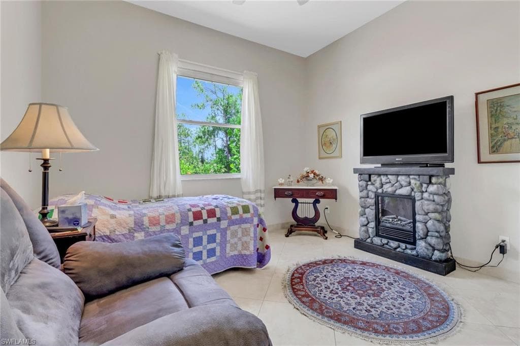 1911 47th Ave NE, Naples, FL 34120-19