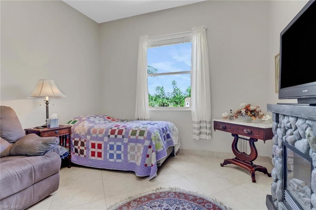1911 47th Ave NE, Naples, FL 34120-20