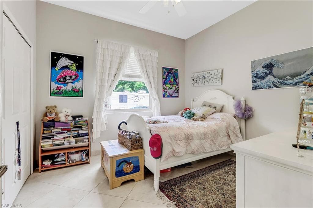 1911 47th Ave NE, Naples, FL 34120-23