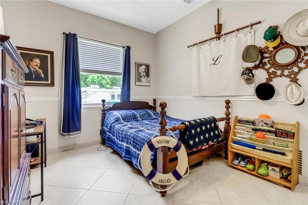 1911 47th Ave NE, Naples, FL 34120-24