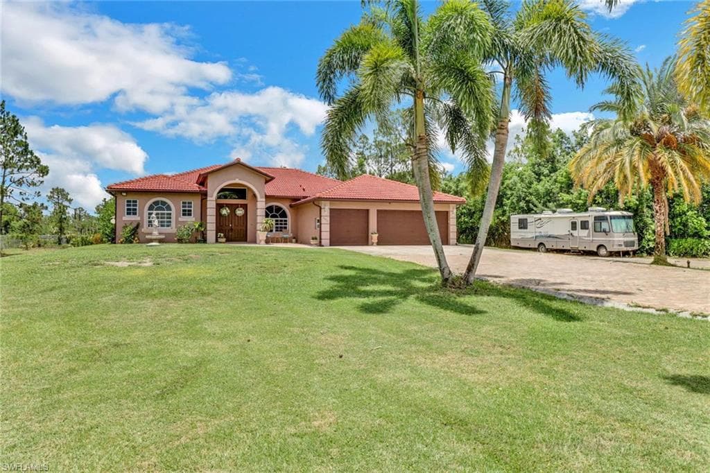1911 47th Ave NE, Naples, FL 34120-4