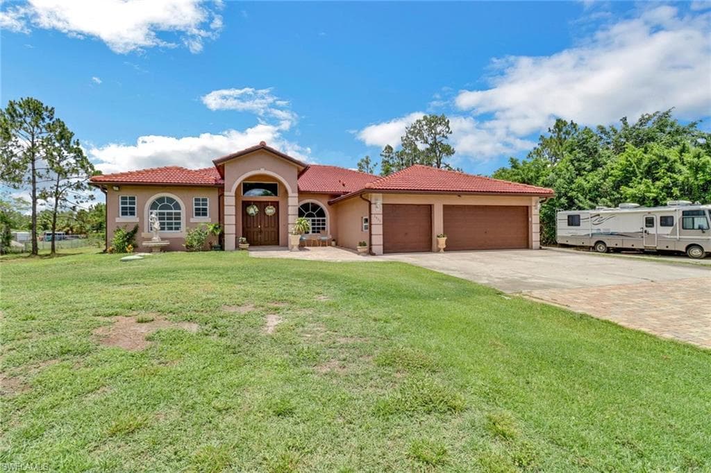 1911 47th Ave NE, Naples, FL 34120-5