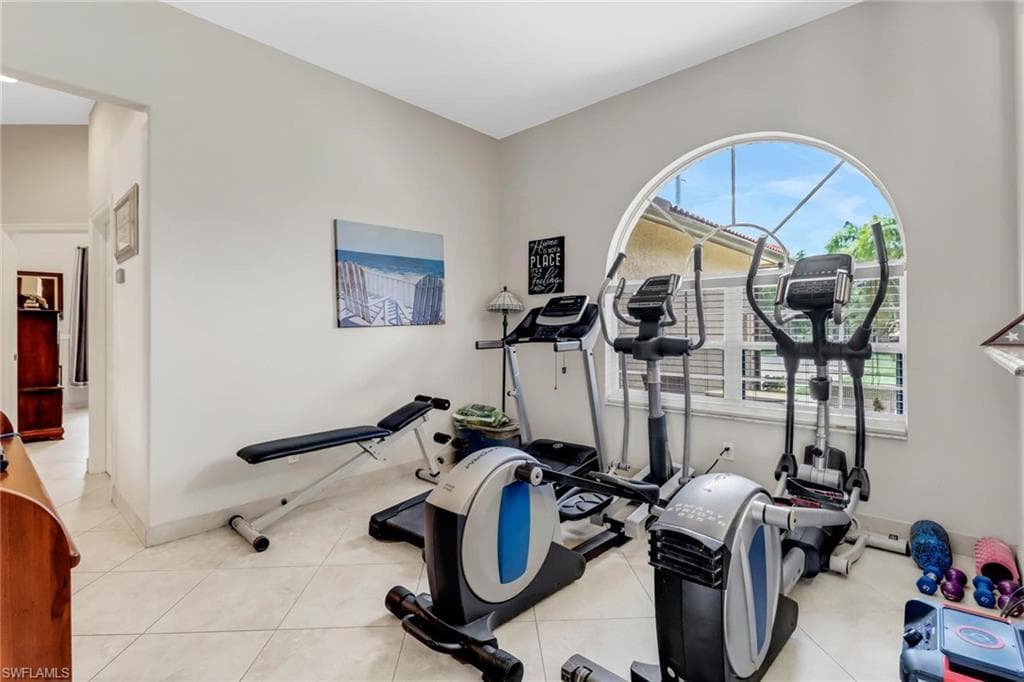 1911 47th Ave NE, Naples, FL 34120-7