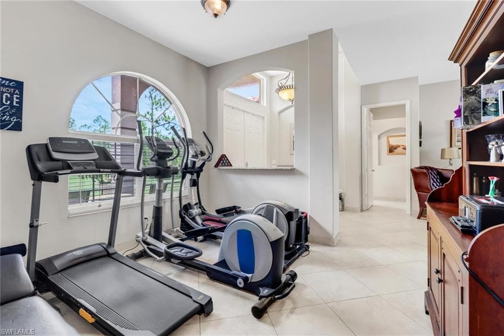1911 47th Ave NE, Naples, FL 34120-8