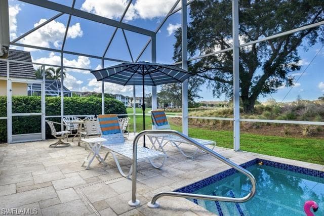 66 Fountain Cir, Naples, FL 34119-8