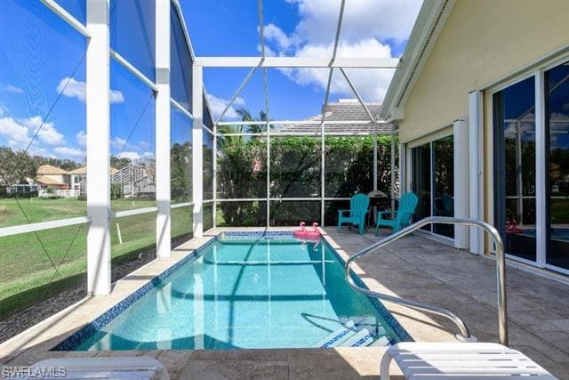 66 Fountain Cir, Naples, FL 34119-9