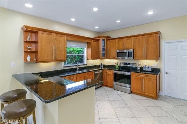 66 Fountain Cir, Naples, FL 34119-12
