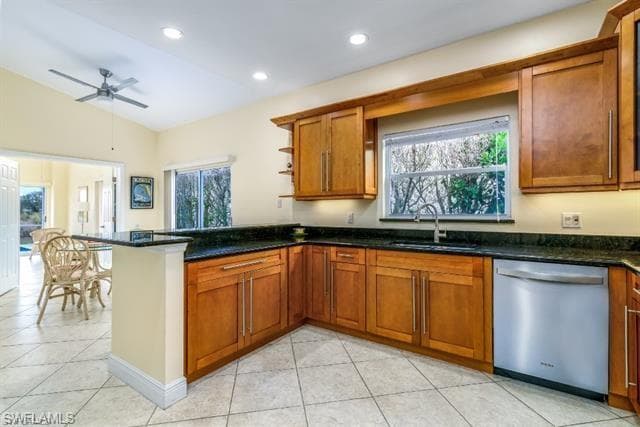 66 Fountain Cir, Naples, FL 34119-13