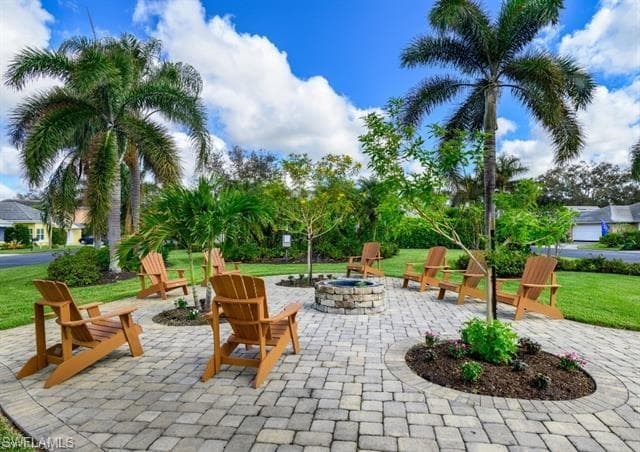 66 Fountain Cir, Naples, FL 34119-26