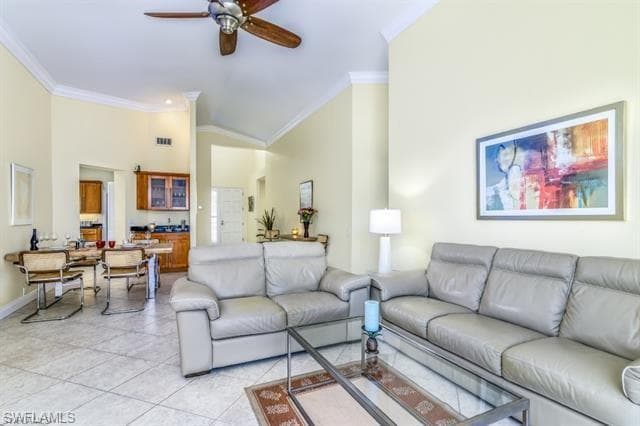 66 Fountain Cir, Naples, FL 34119-3