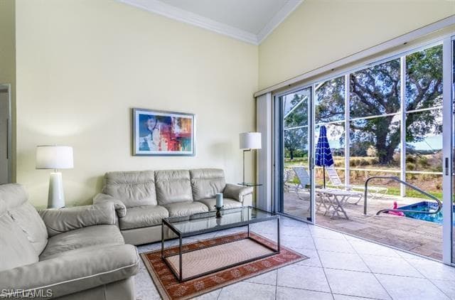 66 Fountain Cir, Naples, FL 34119-4