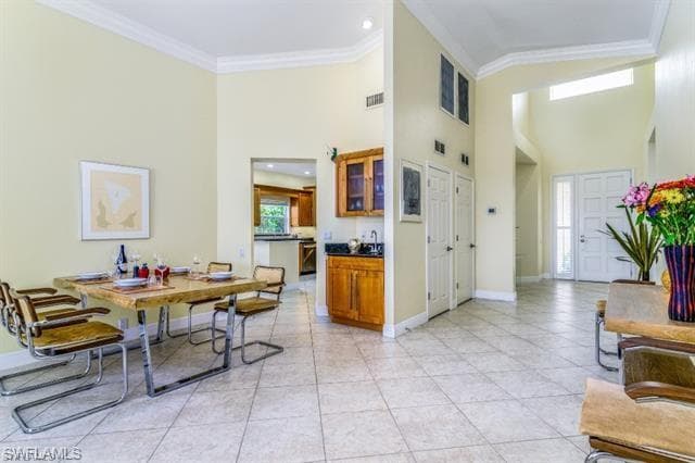 66 Fountain Cir, Naples, FL 34119-5