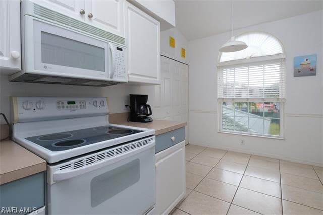 4925 Sandra Bay Dr 201, Naples, FL 34109-5