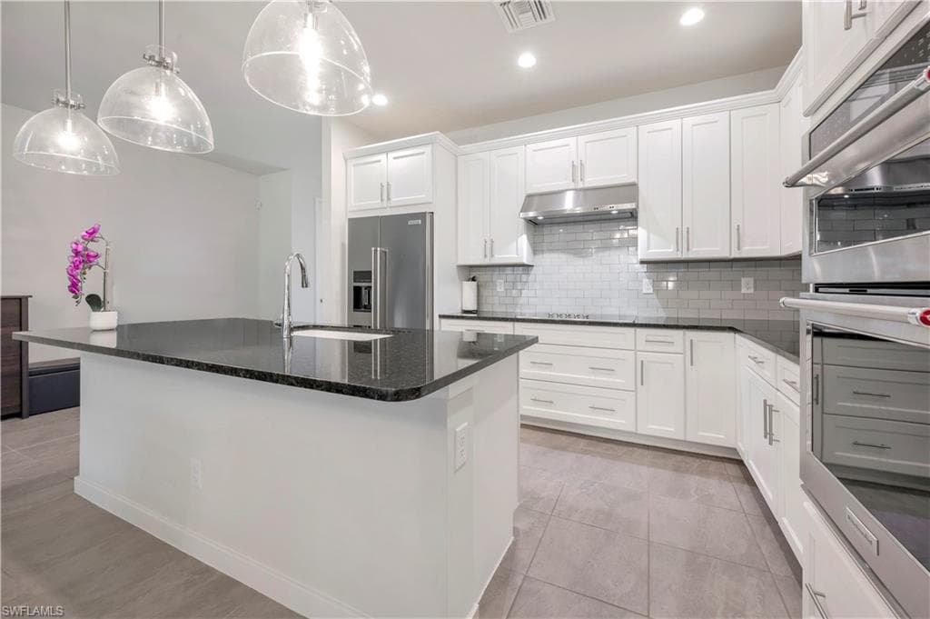 12993 Pembroke Dr, Naples, FL 34105-10