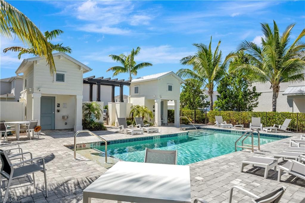 12993 Pembroke Dr, Naples, FL 34105-29