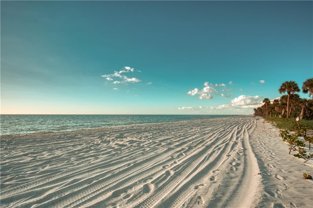 12993 Pembroke Dr, Naples, FL 34105-32