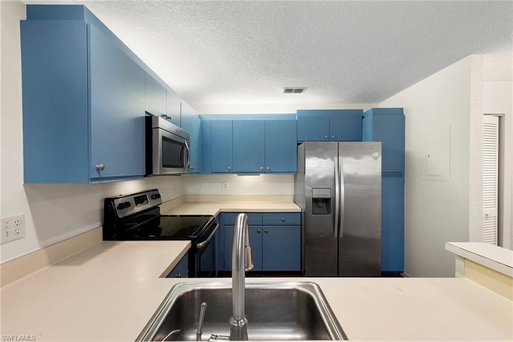 55 Emerald Woods Dr C4, Naples, FL 34108-9