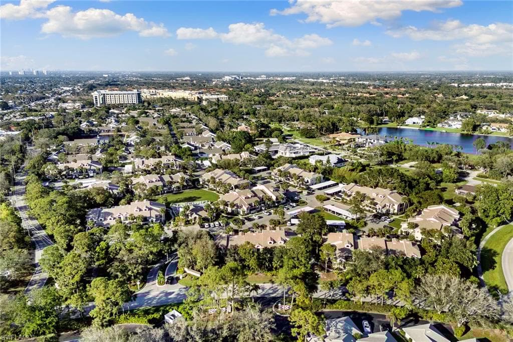 55 Emerald Woods Dr C4, Naples, FL 34108-27
