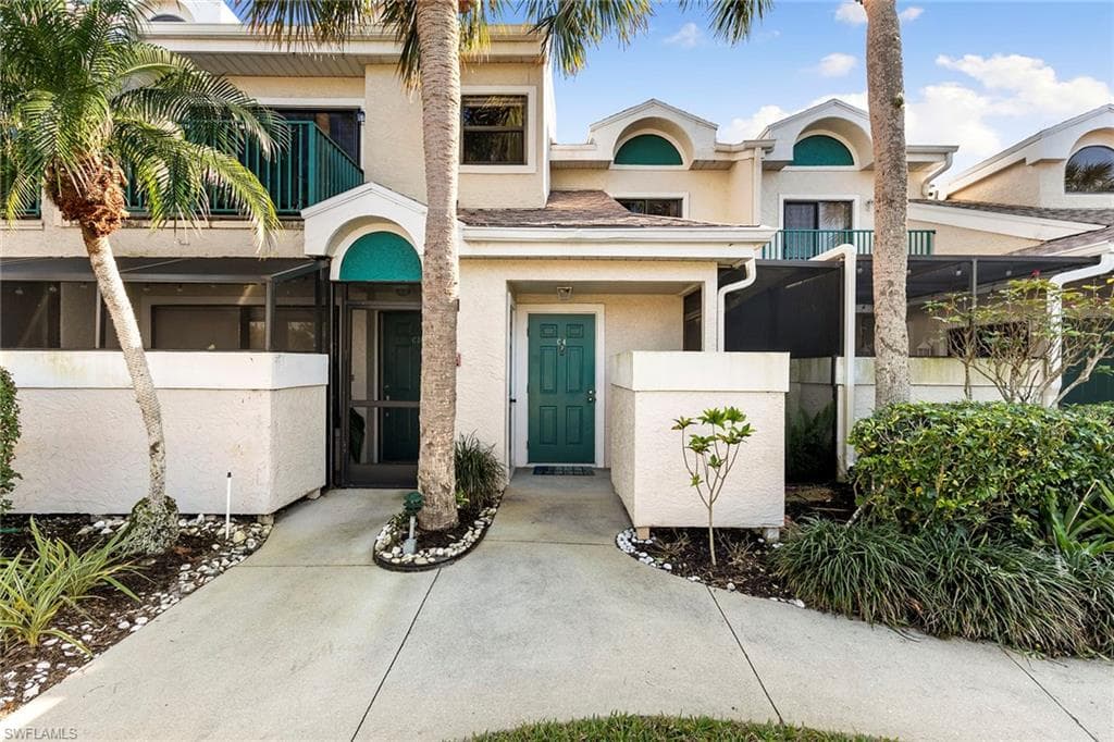 55 Emerald Woods Dr C4, Naples, FL 34108-3