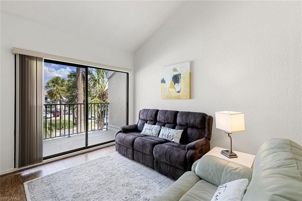 55 Emerald Woods Dr C4, Naples, FL 34108-6