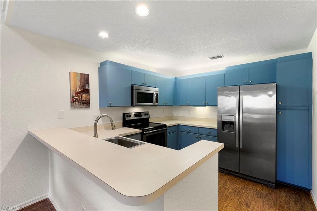 55 Emerald Woods Dr C4, Naples, FL 34108-8