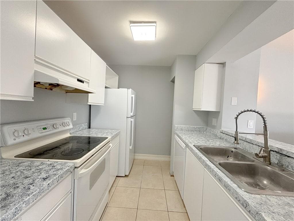 150 Santa Clara Dr 150, Naples, FL 34104-10