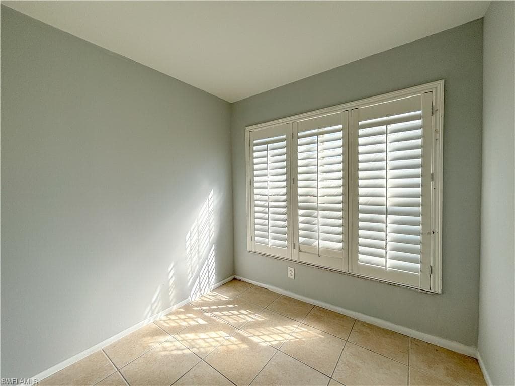 150 Santa Clara Dr 150, Naples, FL 34104-12