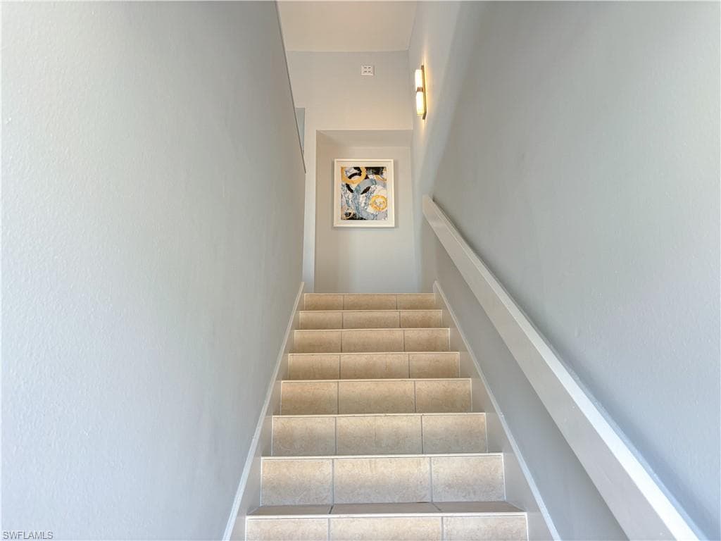 150 Santa Clara Dr 150, Naples, FL 34104-4