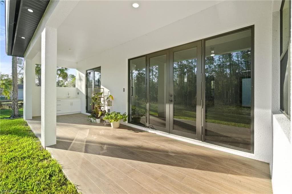 3724 2nd Ave NE, Naples, FL 34120-21