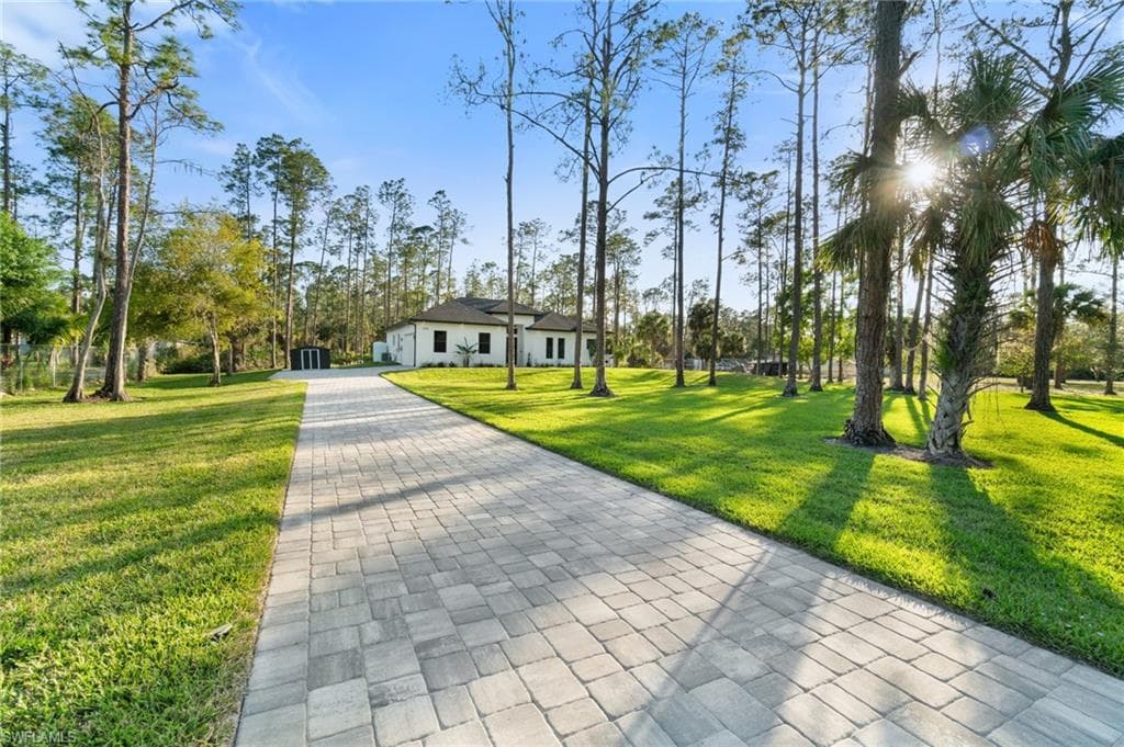3724 2nd Ave NE, Naples, FL 34120-2