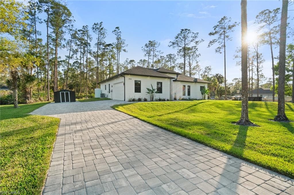 3724 2nd Ave NE, Naples, FL 34120-3