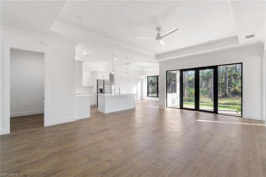 3724 2nd Ave NE, Naples, FL 34120-5