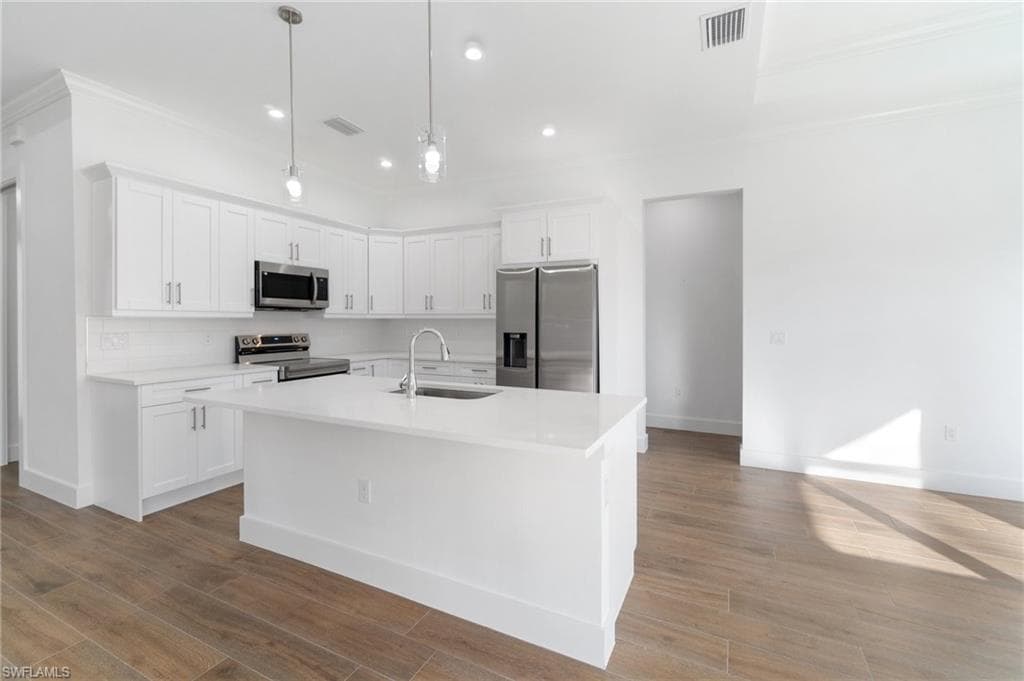 3724 2nd Ave NE, Naples, FL 34120-7