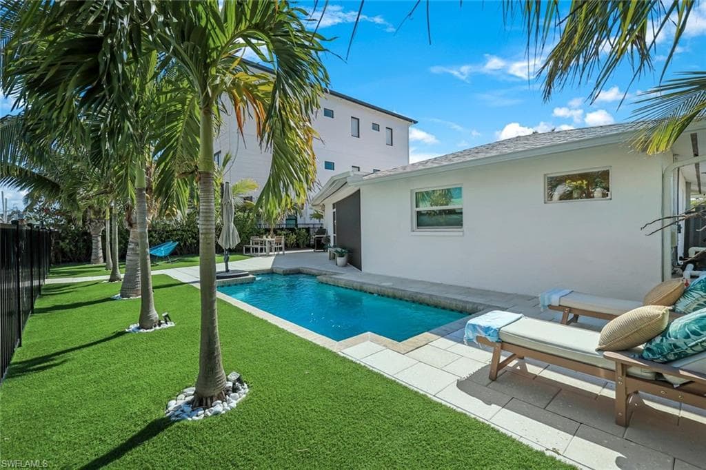 139 Trinidad St, Naples, FL 34113-25