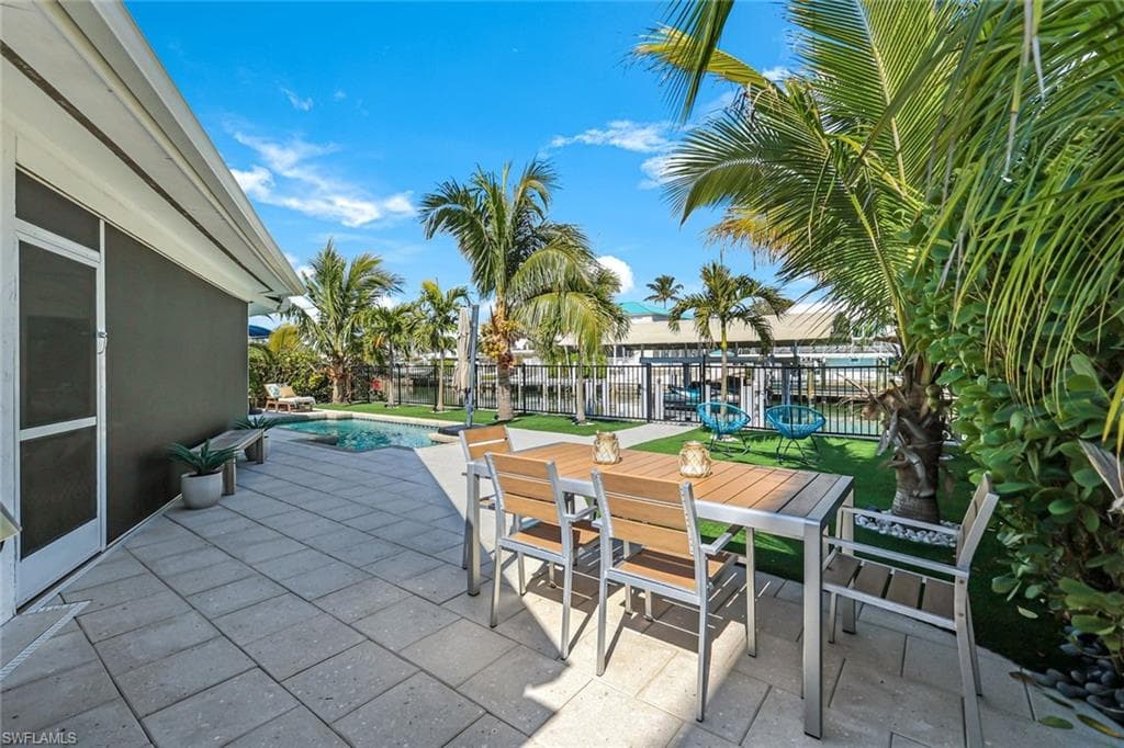 139 Trinidad St, Naples, FL 34113-27