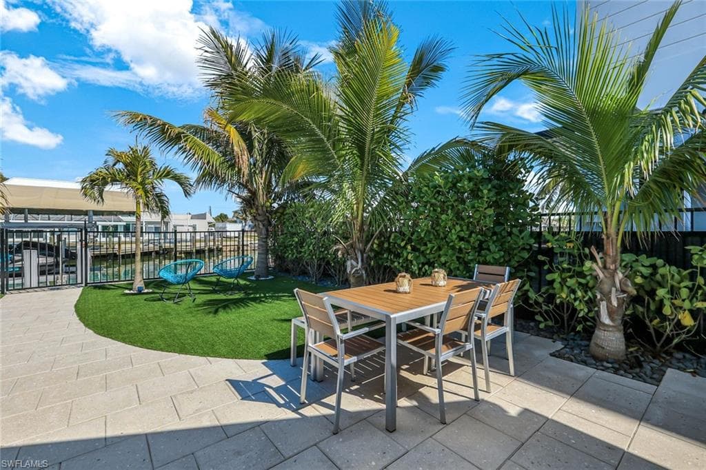 139 Trinidad St, Naples, FL 34113-28