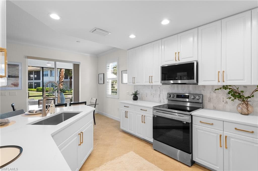 8775 Coastline Ct 102, Naples, FL 34120-10