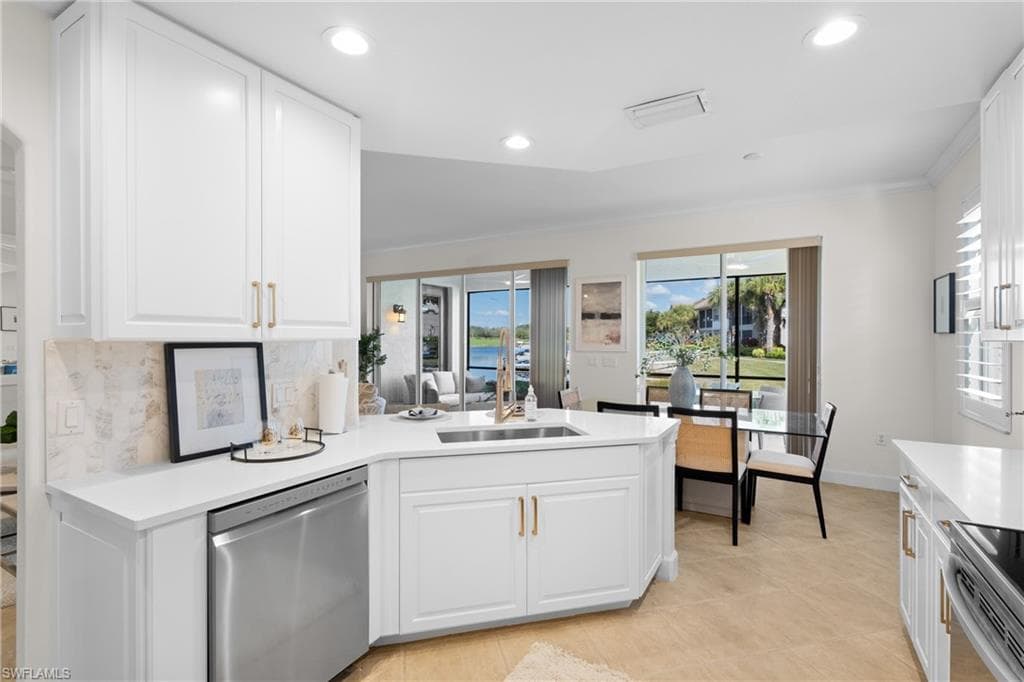 8775 Coastline Ct 102, Naples, FL 34120-11