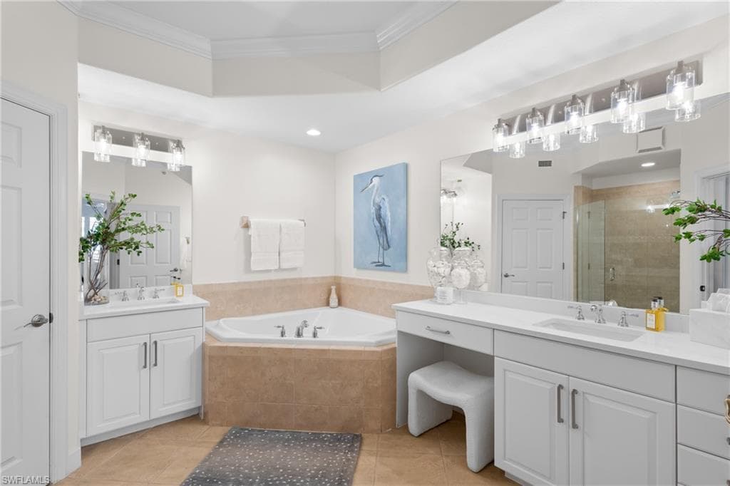 8775 Coastline Ct 102, Naples, FL 34120-20